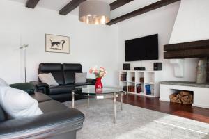 a living room with a couch and a table at Bodensee Bungalow in Immenstaad am Bodensee