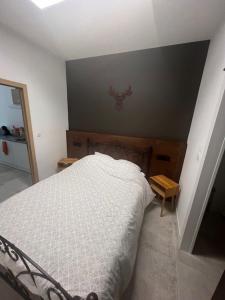 Una cama o camas en una habitación de L'Arsenal studio