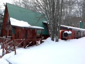 Cabañas Bosque Del Faldeo durante o inverno