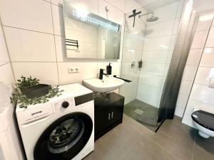 Koupelna v ubytování Luxx Home Ulm-Jungingen, Modern, Küche, Parken + 21 fotografií