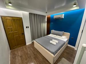 Ένα ή περισσότερα κρεβάτια σε δωμάτιο στο ShowmeAngel Residence Club with Pool