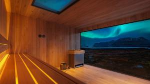 an empty sauna with a view of the northern lights at Lodge 11 - Amazing cabin in Lyngvær in Storøya