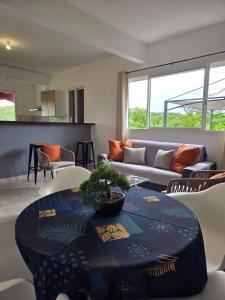 a living room with a couch and a table at Les hauts de beline Salines in Le Gosier