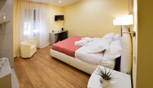 a hotel room with a bed with a red blanket at Le Veneri Del Golfo in La Spezia