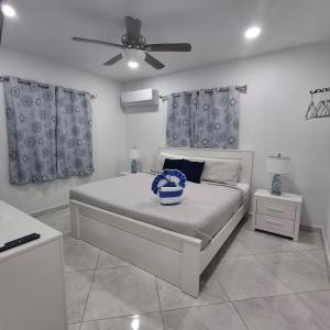 a bedroom with a bed and a ceiling fan at Caribbean Breeze- 4 Bedroom- 4 ensuite bathrooms in Oranjestad