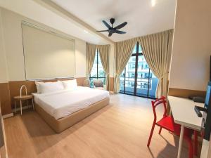a bedroom with a bed and a ceiling fan at Mutiara Gurney bySOL in George Town