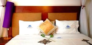 Postel nebo postele na pokoji v ubytování WELLSPRINGS HOTEl