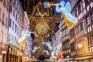 a city street with christmas lights and decorations at Duplex 80m2 AC I Balcon Parking I Route des Vins in Marlenheim +1 photo
