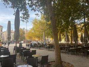 Restaurace v ubytování Prune - Studio climatisé 4e place pie