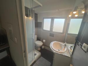 Koupelna v ubytování Prune - Studio climatisé 4e place pie