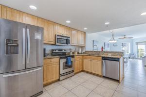 Køkken eller tekøkken på Stylish, Clean & Fully Equipped Getaway