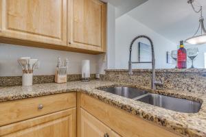 Køkken eller tekøkken på Stylish, Clean & Fully Equipped Getaway + 34 billeder