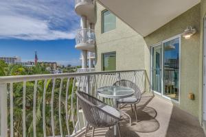 En balkon eller terrasse på Stylish, Clean & Fully Equipped Getaway