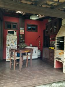 Kuchyň nebo kuchyňský kout v ubytování Bangalô Praia da Ferrugem