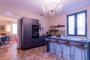 Una cocina o cocineta en Apartment In Villa With Pool In Umbria