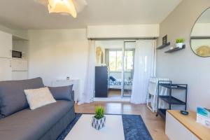 a living room with a couch and a table at Le Senaya - Sanary in Sanary-sur-Mer