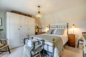 Postel nebo postele na pokoji v ubytování 2 Bed in Ladybank oc-n33092