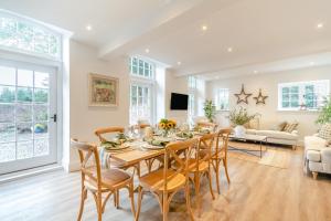 a dining room with a table and chairs at 3 Bed in Upper Sapey oc-s33623 in Upper Sapey
