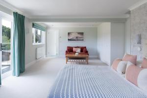 Postel nebo postele na pokoji v ubytování 5 Bed in Seaview oc-m33328