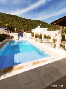 Πισίνα στο ή κοντά στο Quiosque com piscina e churrasqueira!
