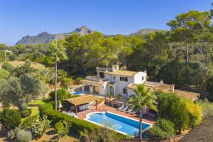 Swimmingpoolen hos eller tæt på Can Emmes