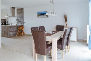 a dining room with a wooden table and chairs at Ferienhaus Rerik Piratenlager in Rerik