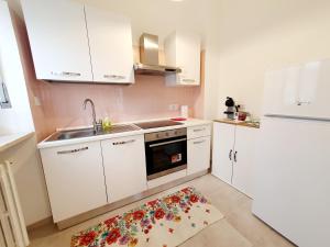 Η κουζίνα ή μικρή κουζίνα στο Fiori e Frutti LT - Un balcone sulla Valle di Susa
