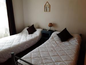 Postel nebo postele na pokoji v ubytování La Palombière - L Arbousier