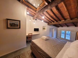 a bedroom with a bed and a desk in a room at Le Mezzane in Lucca