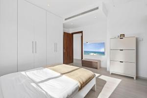 Ένα ή περισσότερα κρεβάτια σε δωμάτιο στο Luxury Villa Coastal Elegance +15 φωτογραφίες