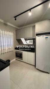 Η κουζίνα ή μικρή κουζίνα στο 02 APARTAMENTO TÉRREO BEIRA MAR - Apto 02