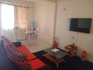 Μια τηλεόραση ή/και κέντρο ψυχαγωγίας στο Brames Homes +5 φωτογραφίες