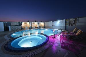 Bazén v ubytování Pavilion Palace Hotel nebo v jeho okolí