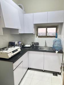 Η κουζίνα ή μικρή κουζίνα στο Tameer Lifestyles