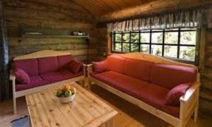 Gallery image of Hirsimökki 3 mh ja sauna in Kuusamo +4 photos