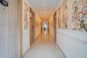 a hallway with floral wallpaper on the walls at Townhouse Oak Sahastradhara Road Dehradun in Dehradun