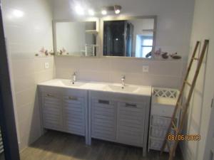 a bathroom with two sinks and a mirror at L'ammonite in Chaunay +33 photos