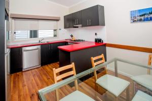 BIG4 Port Fairy Holiday Park的厨房或小厨房