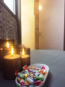 een schaal met snoep en kaarsen op een tafel bij Budget private Room, Wifi in Inezgane