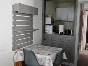 Kuchyň nebo kuchyňský kout v ubytování Appartement cosy pour 4, pieds des pistes, Les Menuires, wifi, animaux ok - FR-1-574-42