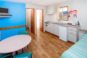 
A kitchen or kitchenette at Port Fairy BIG4 Holiday Park
