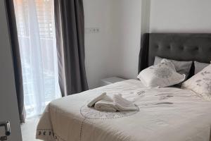 Postel nebo postele na pokoji v ubytování 1Bed Apartment - Sleeps 4 - Balcony Wifi Parking + 7 fotografií