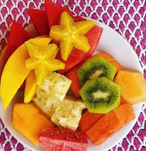 a white plate filled with different types of fruit at Principal Jeri in Jericoacoara