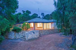 Gallery image of Yallingup Pet Friendly Bush Retreat in Yallingup