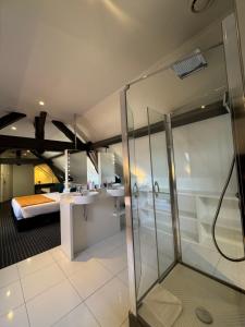 Koupelna v ubytování Best Western Blois Château + 51 fotografií