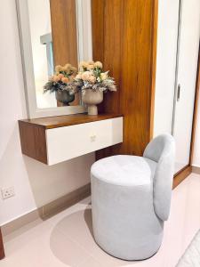 a white chair in a room with a mirror at Canterbury Golf Residancies in Gonapola