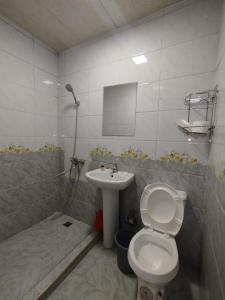 Ένα μπάνιο στο Caravan Hostel