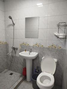 Ένα μπάνιο στο Caravan Hostel