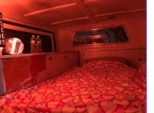 Ένα ή περισσότερα κρεβάτια σε δωμάτιο στο Airport small van for rest