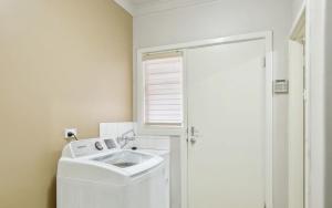 Ένα μπάνιο στο Airport small van for rest